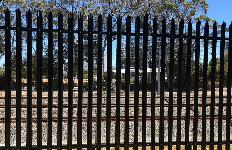 Palisade Fencing Vs Clear View Fencing